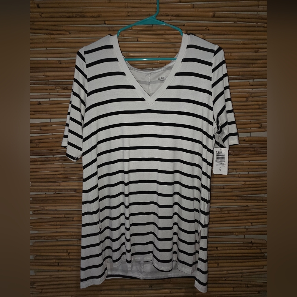 NEW Torrid Short Sleeve Super Soft T-shirt Black & White Striped Size 0